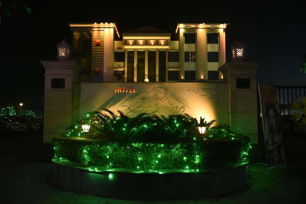 Ramada By Wyndham Varanasi Katesar Chandauli 외부 사진