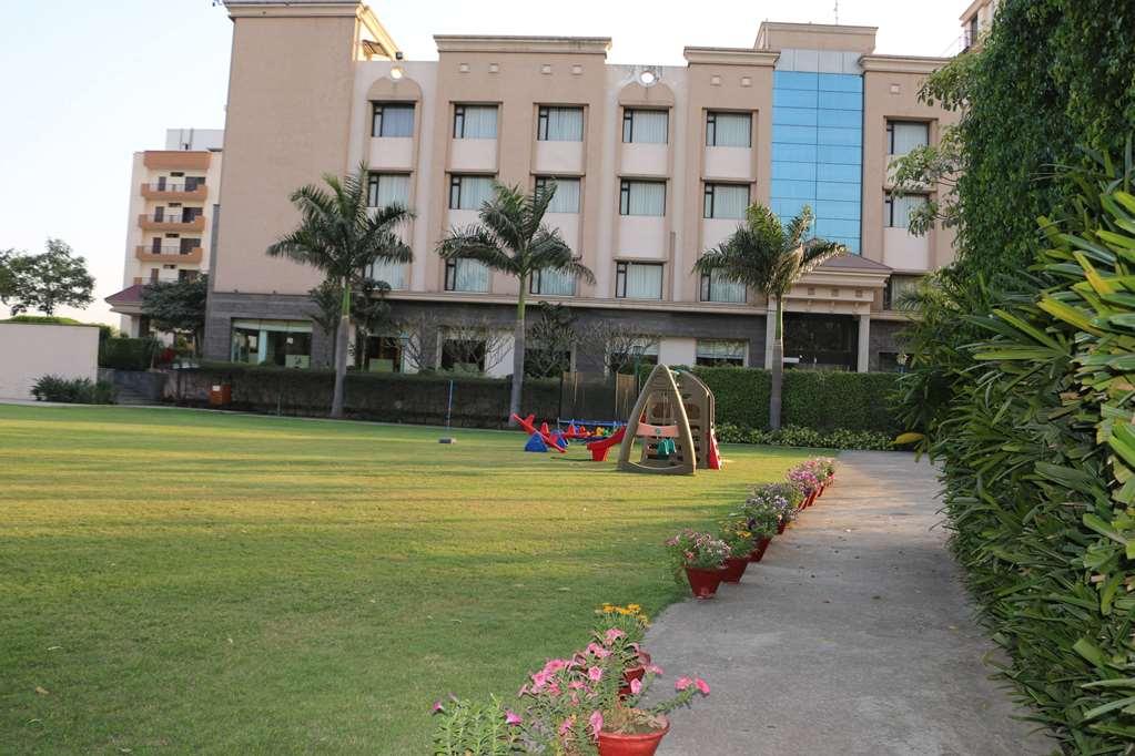Ramada By Wyndham Varanasi Katesar Chandauli 시설 사진