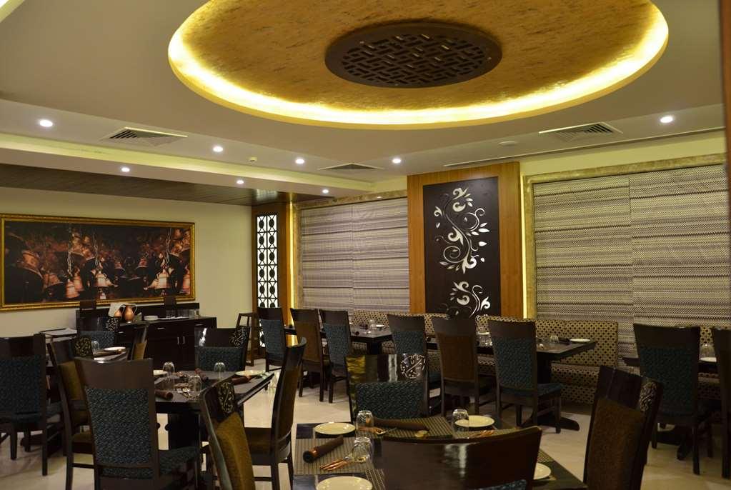 Ramada By Wyndham Varanasi Katesar Chandauli 레스토랑 사진