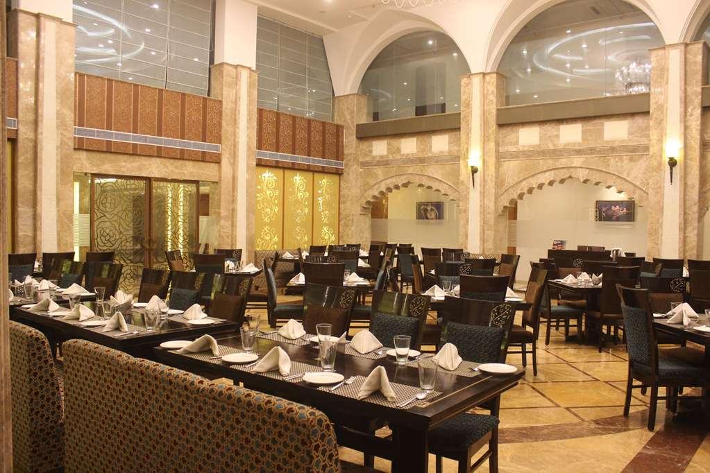 Ramada By Wyndham Varanasi Katesar Chandauli 레스토랑 사진