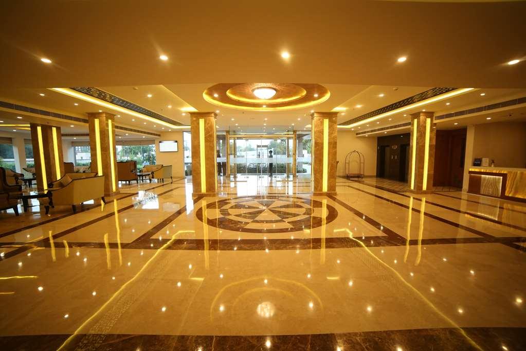 Ramada By Wyndham Varanasi Katesar Chandauli 내부 사진